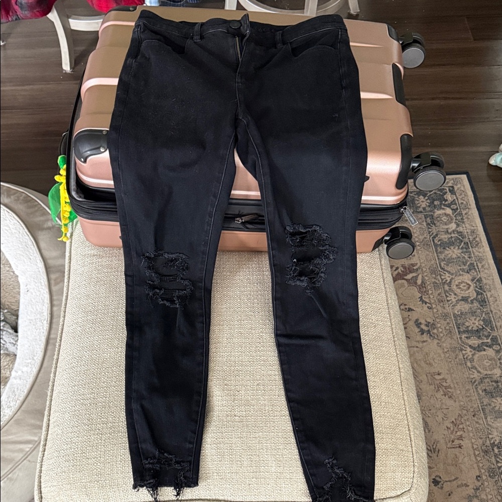 American Eagle Black Distressed Women’s Jeans